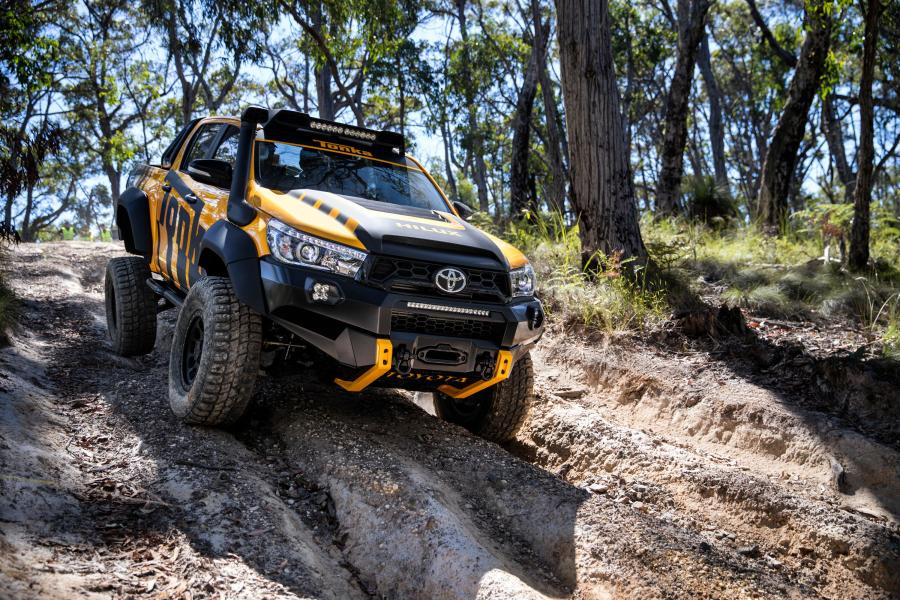  Toyota Hilux Tonka Concept 2017 года  (фото 10 из 40)